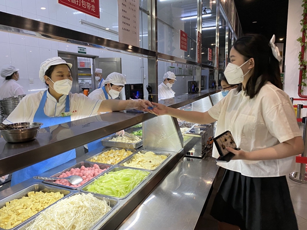 1673574255602400.jpg 宵夜服务,为学生提供深夜美食.jpg