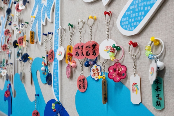 宿管中心为新生准备的钥匙扣（学通社记者 向羽翾 摄）.jpg