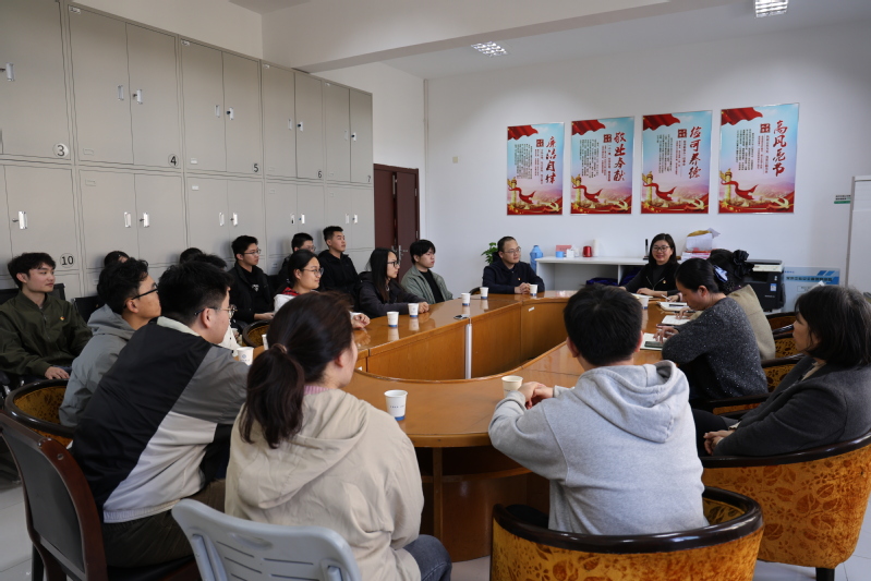 座谈交流凝共识 躬耕田间践宗旨1.jpg